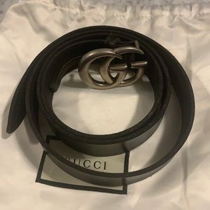 Womans gucci black belt with silver buckle